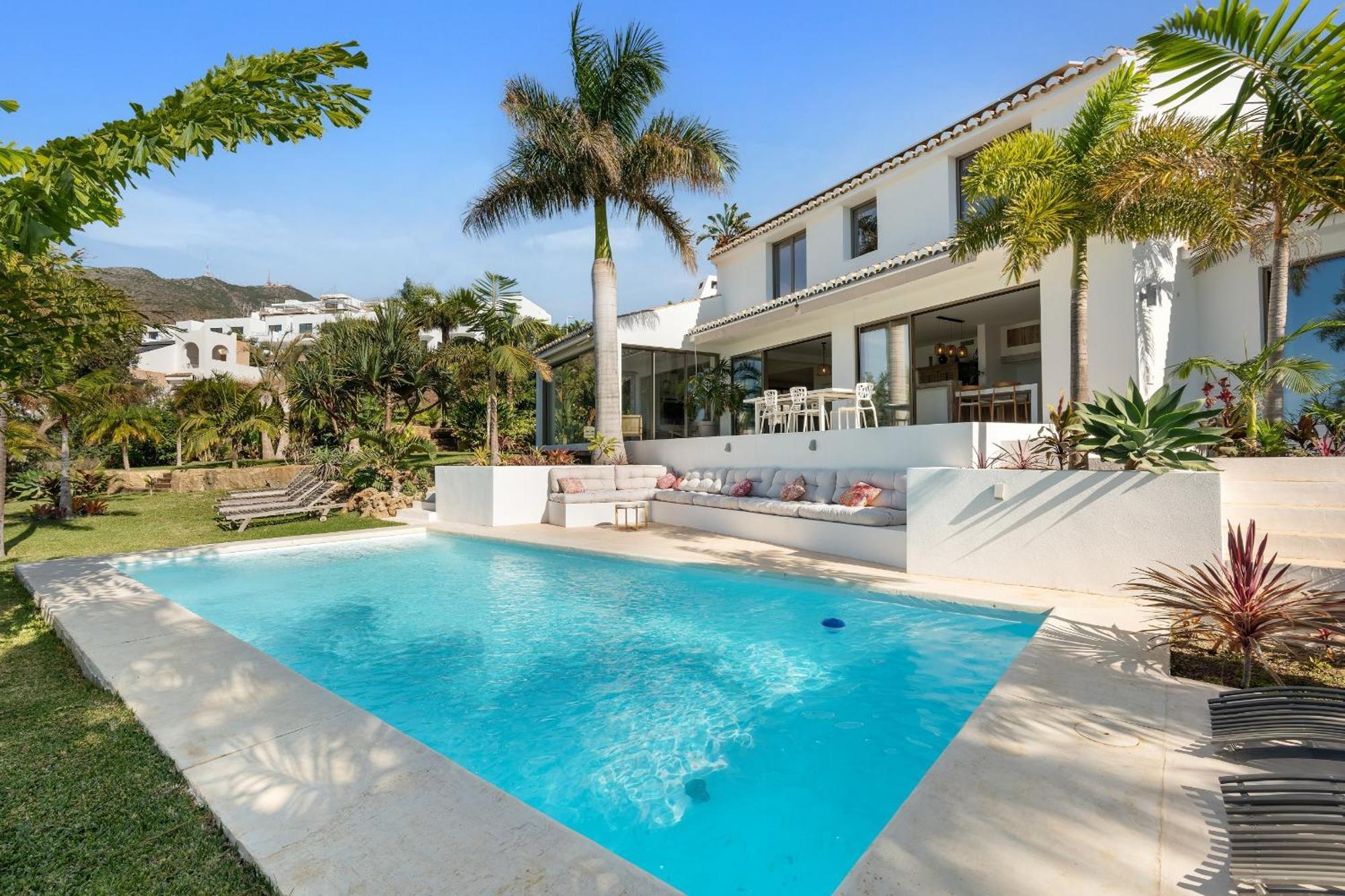 Bed & Breakfast In Villa Eden Palm Benalmadena Exterior photo