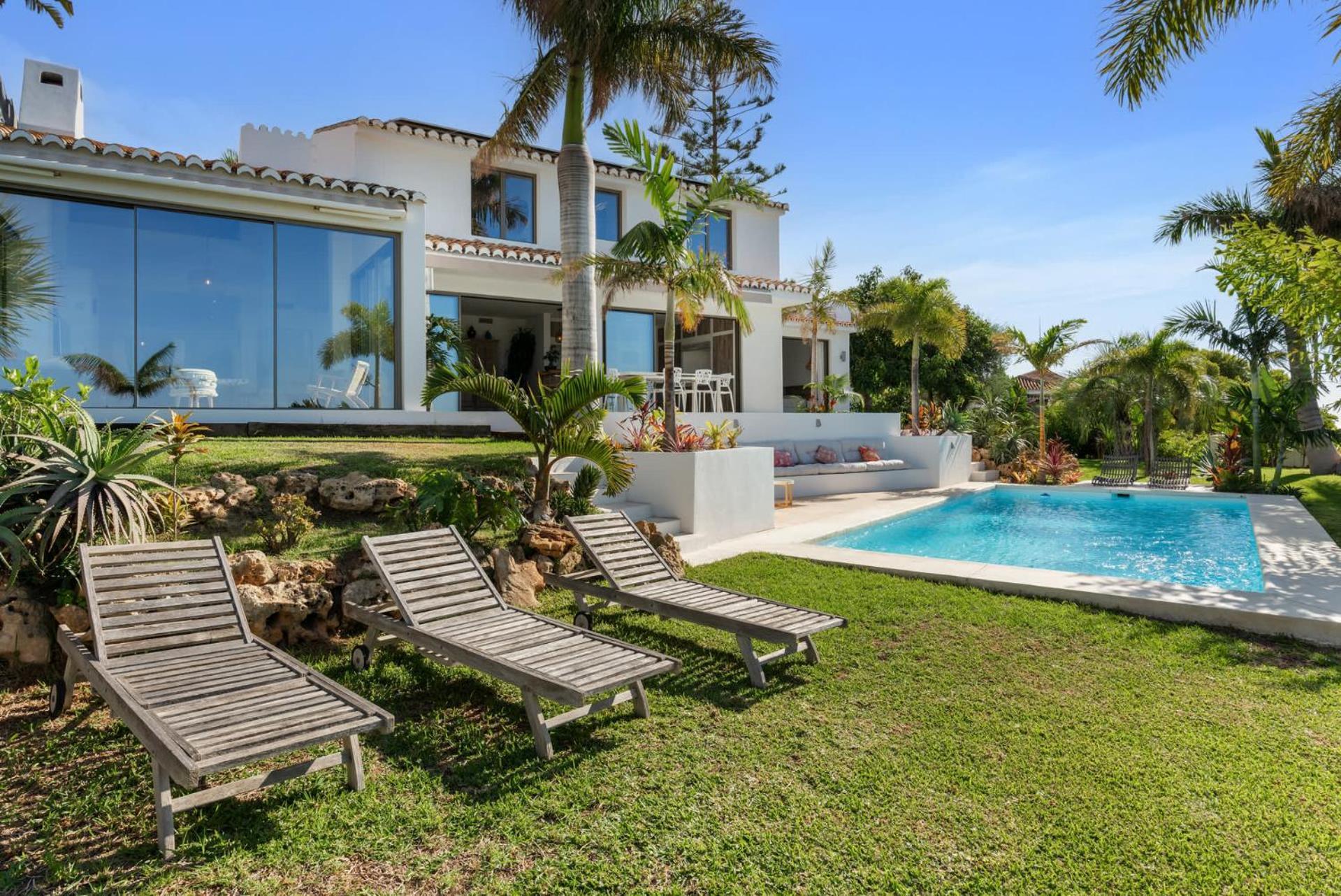 Bed & Breakfast In Villa Eden Palm Benalmadena Exterior photo