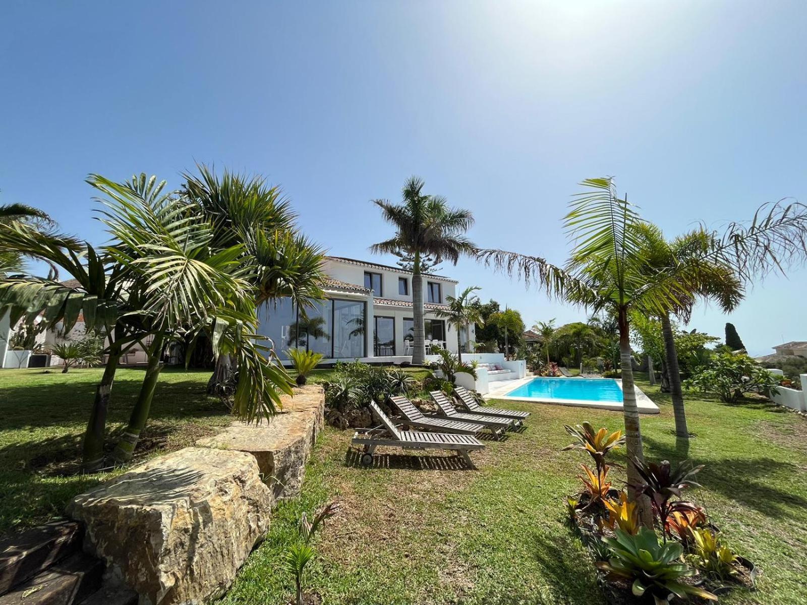Bed & Breakfast In Villa Eden Palm Benalmadena Exterior photo